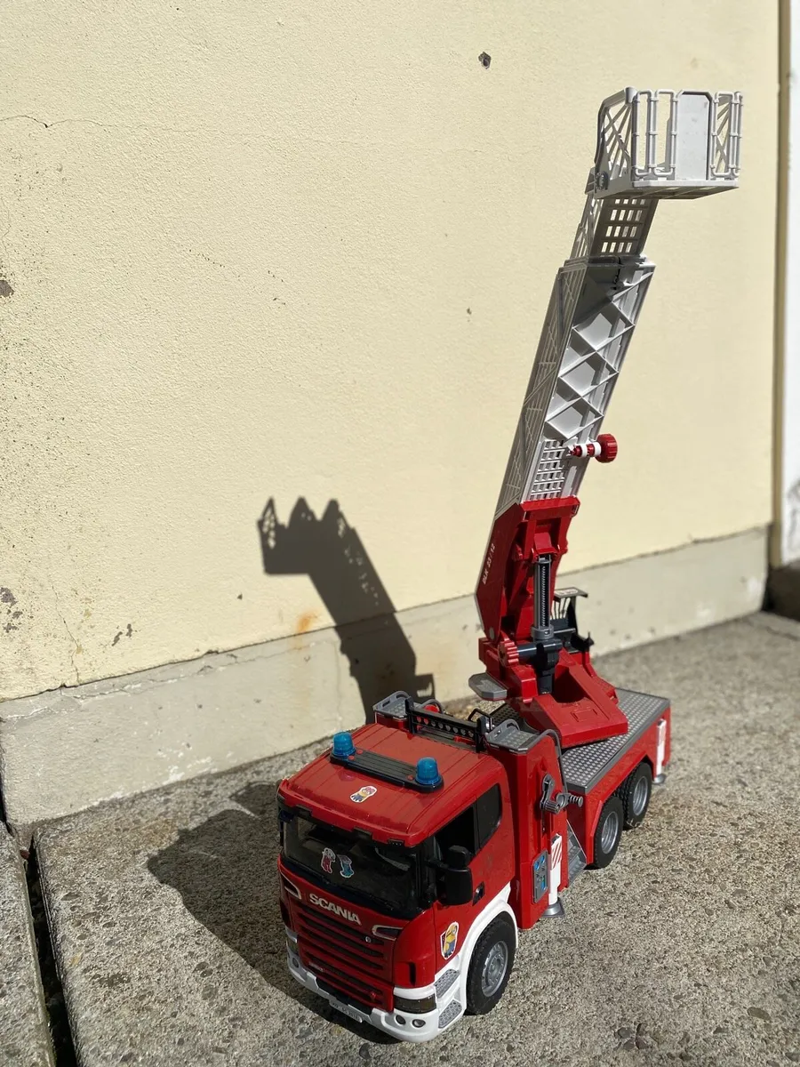 BRUDER Scania Super 560R Fire Service Ladder Truck - Image 4