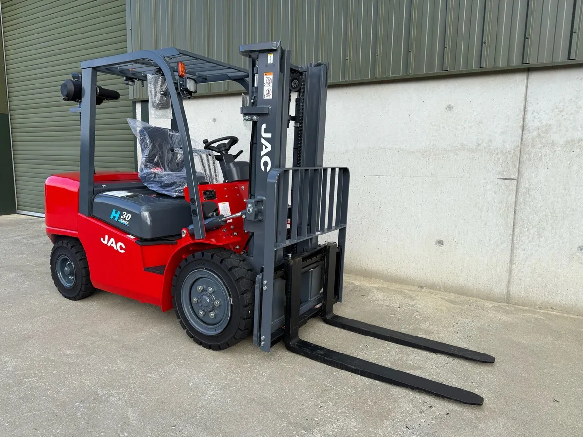 New unused 3 ton JAC forklift - Image 1