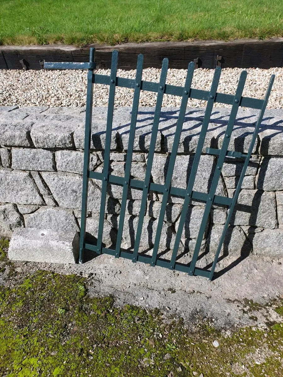 Black smiths side gate - Image 1