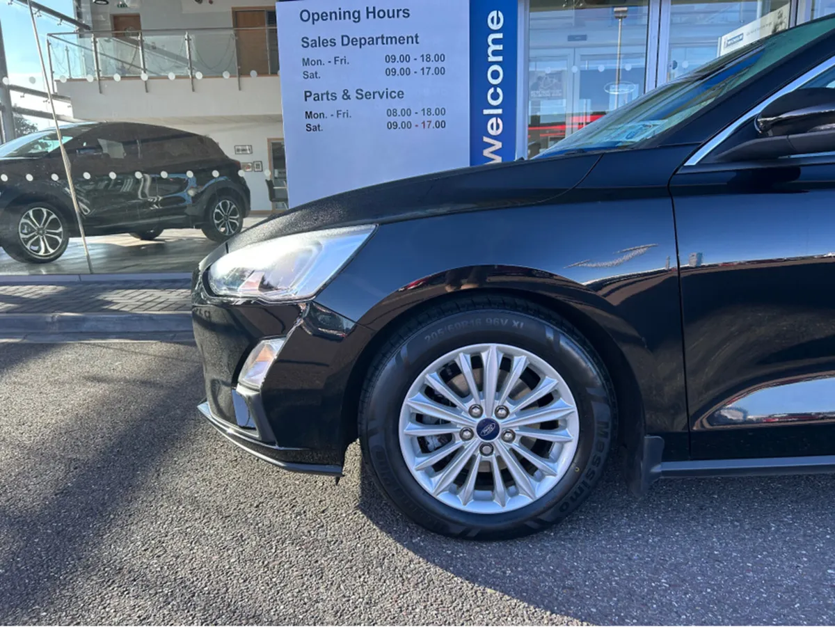 Ford Focus TITANIUM 1.5 TDCI 125PS 6 5DR 6SPEED - Image 3