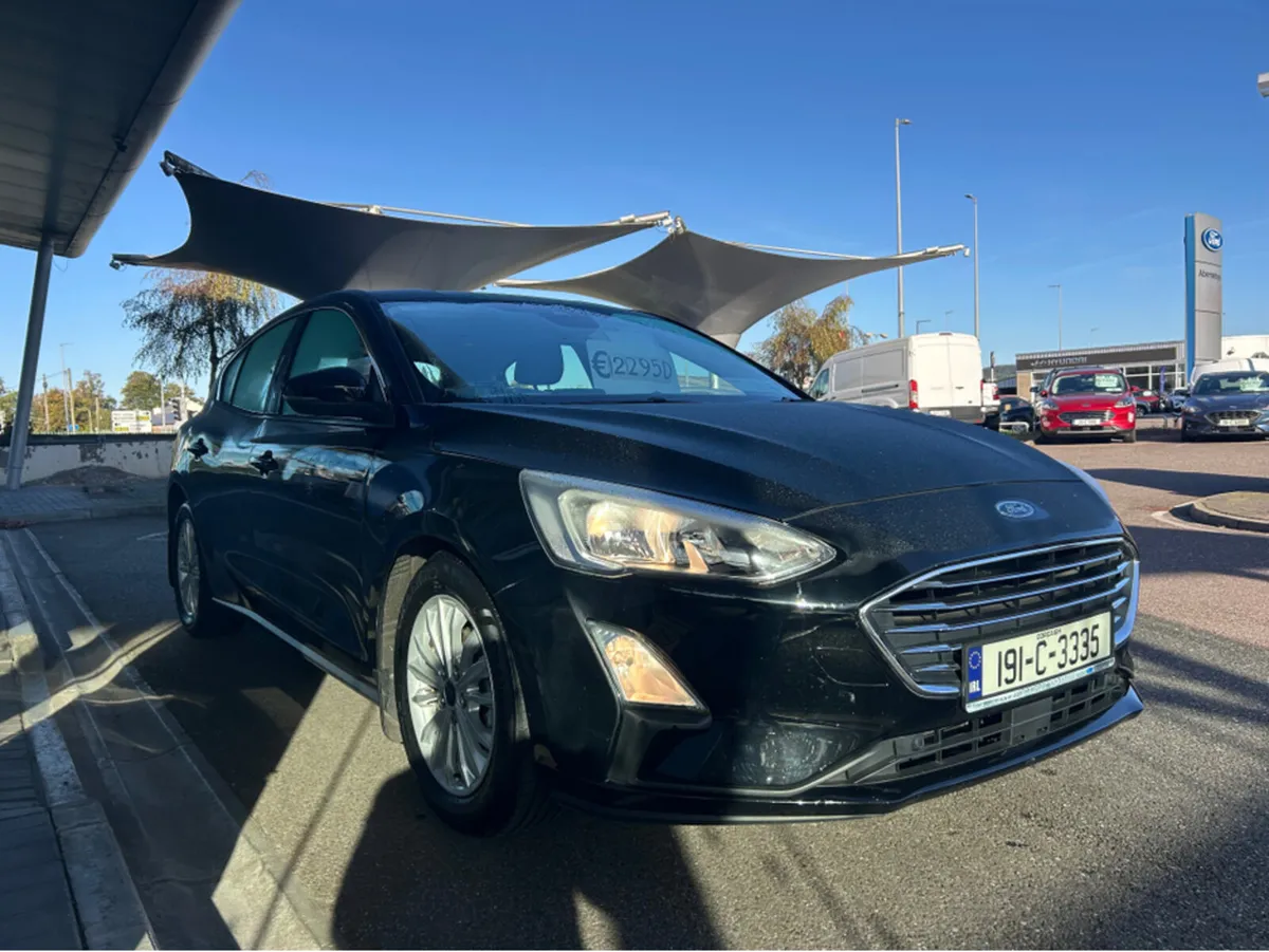 Ford Focus TITANIUM 1.5 TDCI 125PS 6 5DR 6SPEED - Image 4