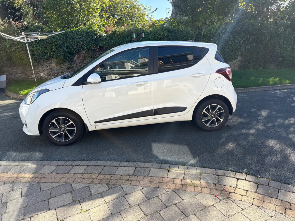 2017 -Hyundai -I-10-1 litre Premium-5 door - Image 2