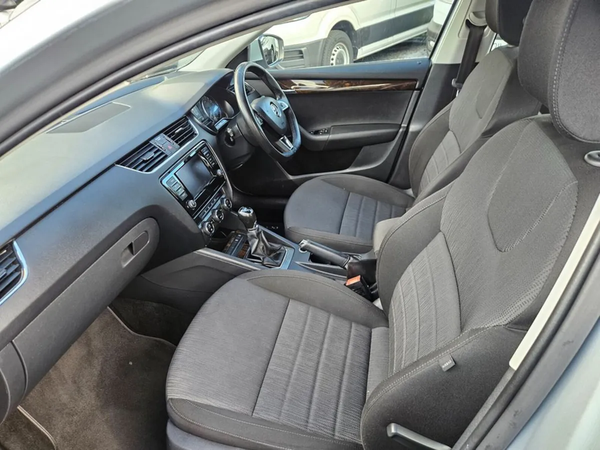 Skoda Octavia Style 1.6tdi 90HP 4DR - Image 4