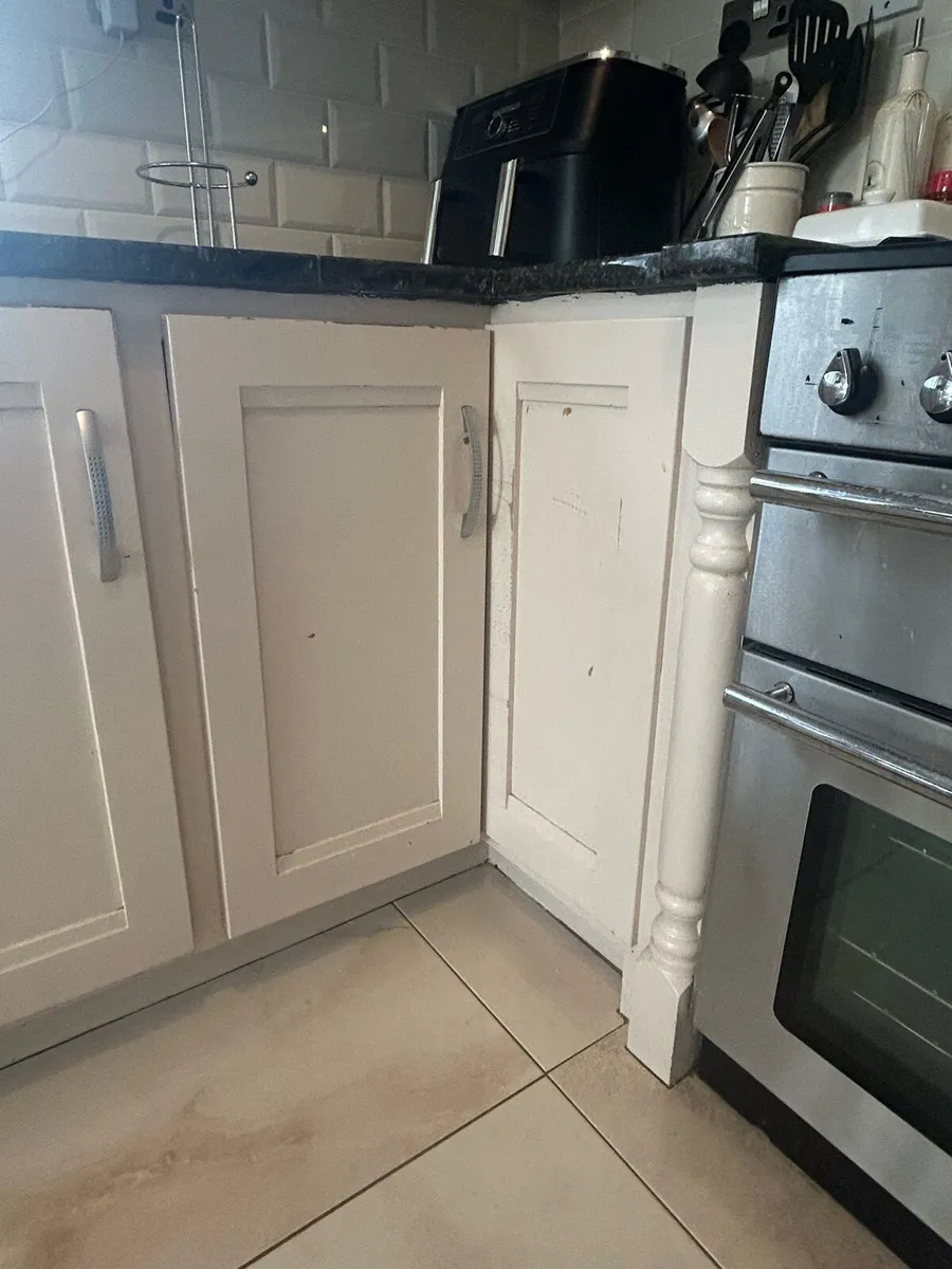 Kitchen and utility - Image 3
