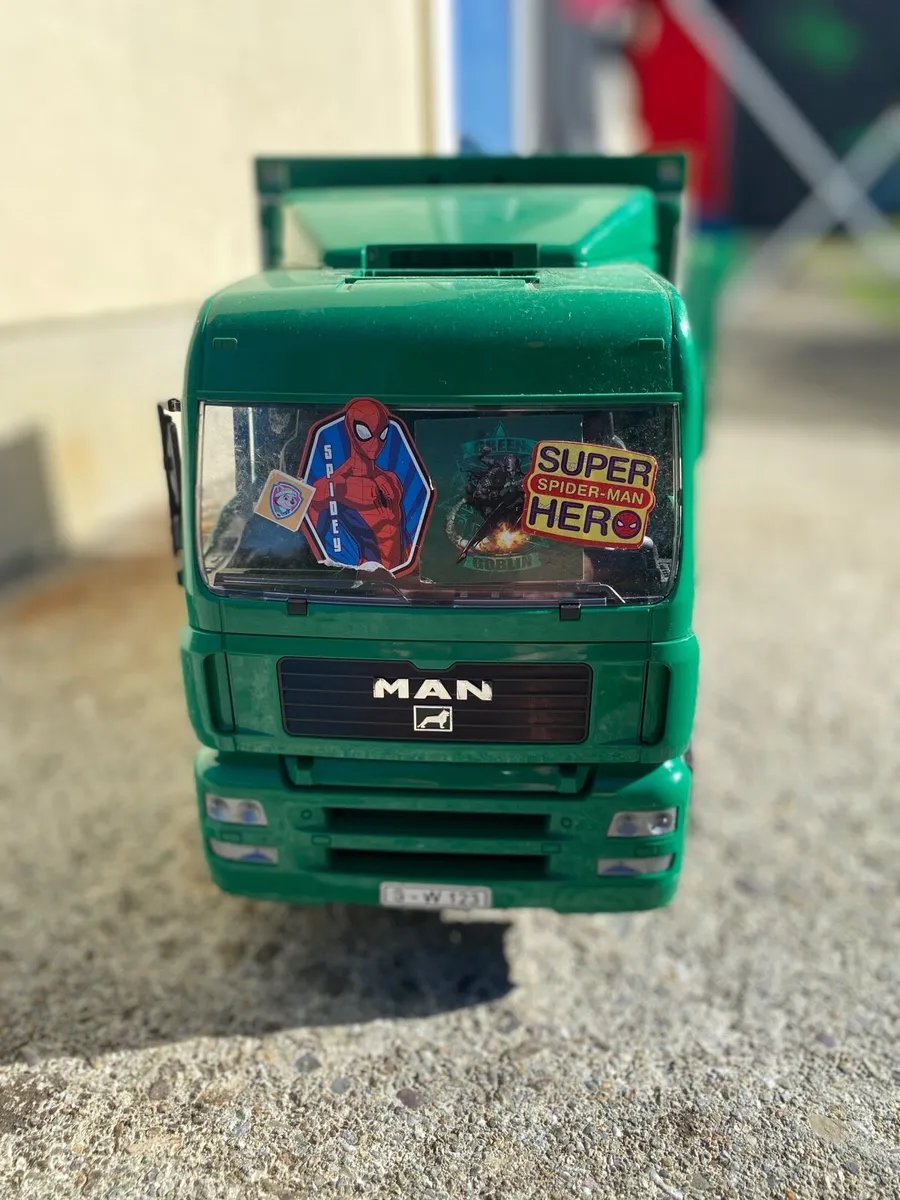 SCANIA SUPER 560R CATTLE TRANSPORTATION TRUCK - Image 1