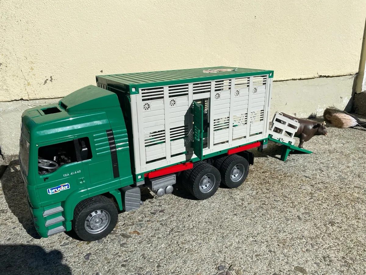 SCANIA SUPER 560R CATTLE TRANSPORTATION TRUCK - Image 4