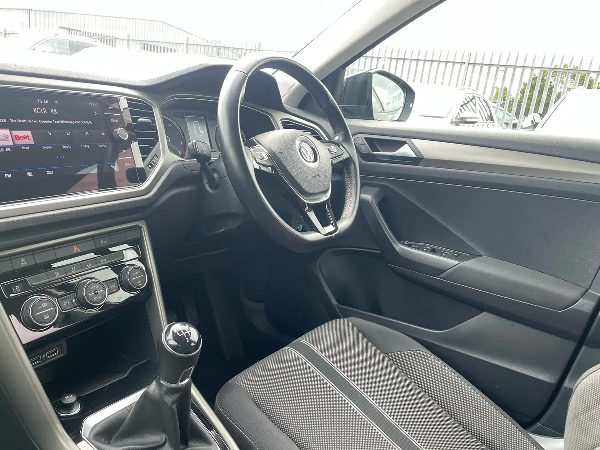 Volkswagen T-Roc - Image 3