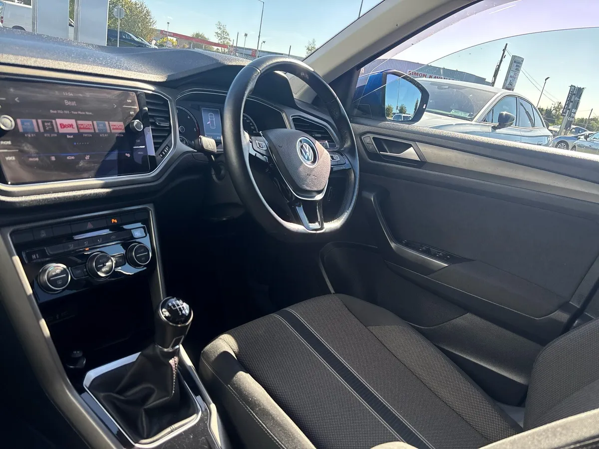 Volkswagen T-Roc 2021 - Image 3