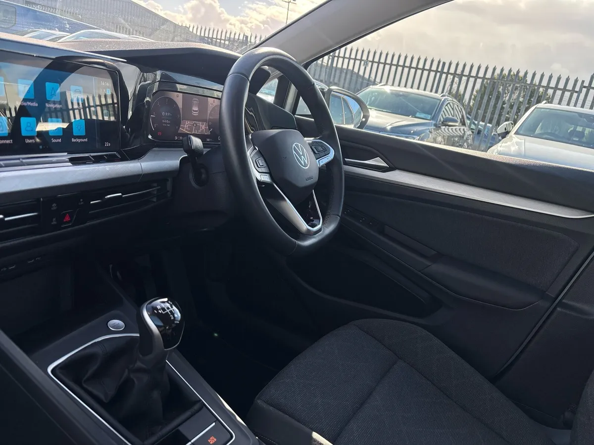 Volkswagen Golf Life 2.0 TDI 115HP - Image 3