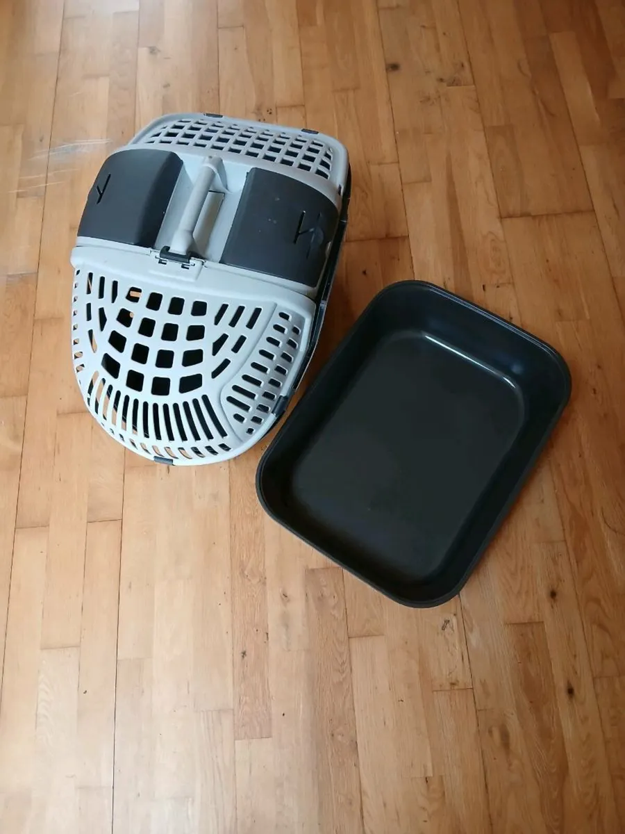 Kitten carrier &toilet tray unwanted can deliver - Image 1