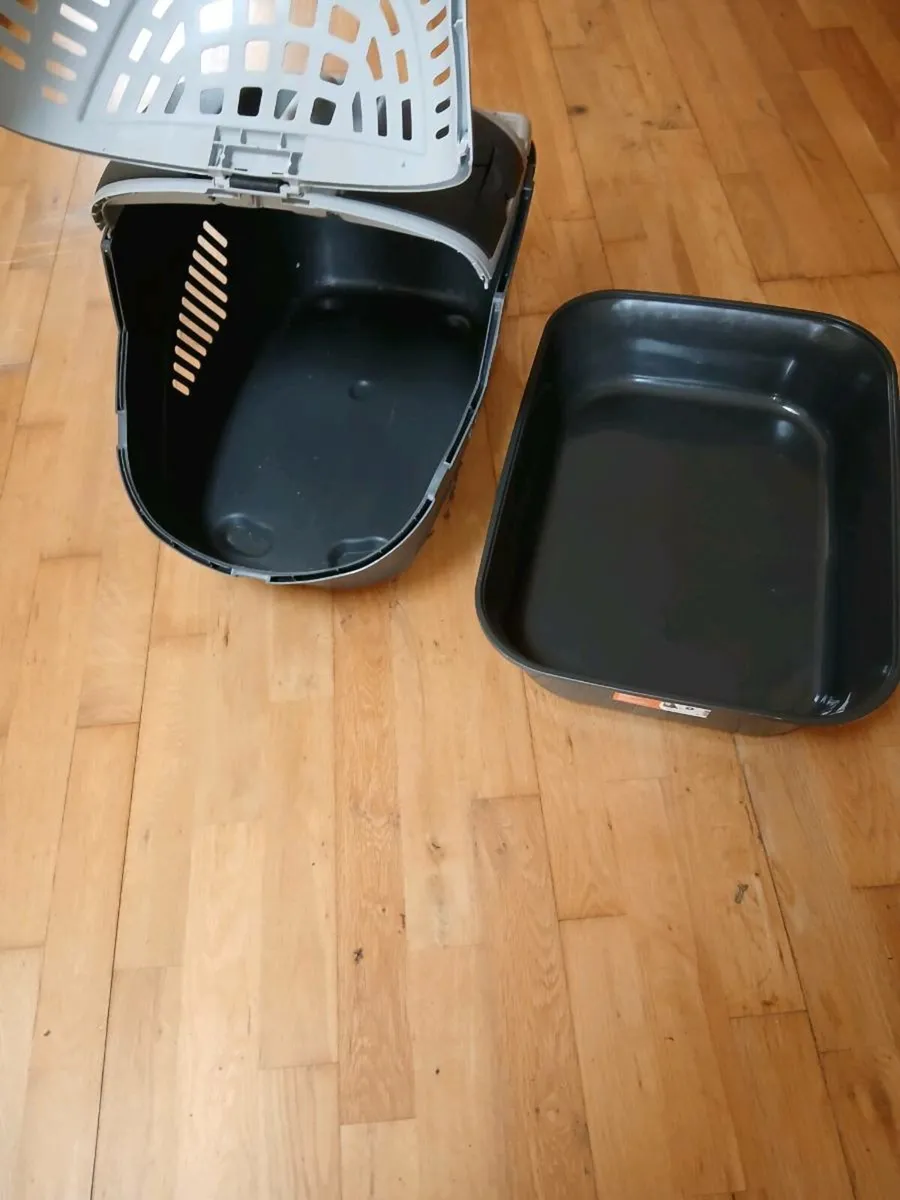 Kitten carrier &toilet tray unwanted can deliver - Image 3