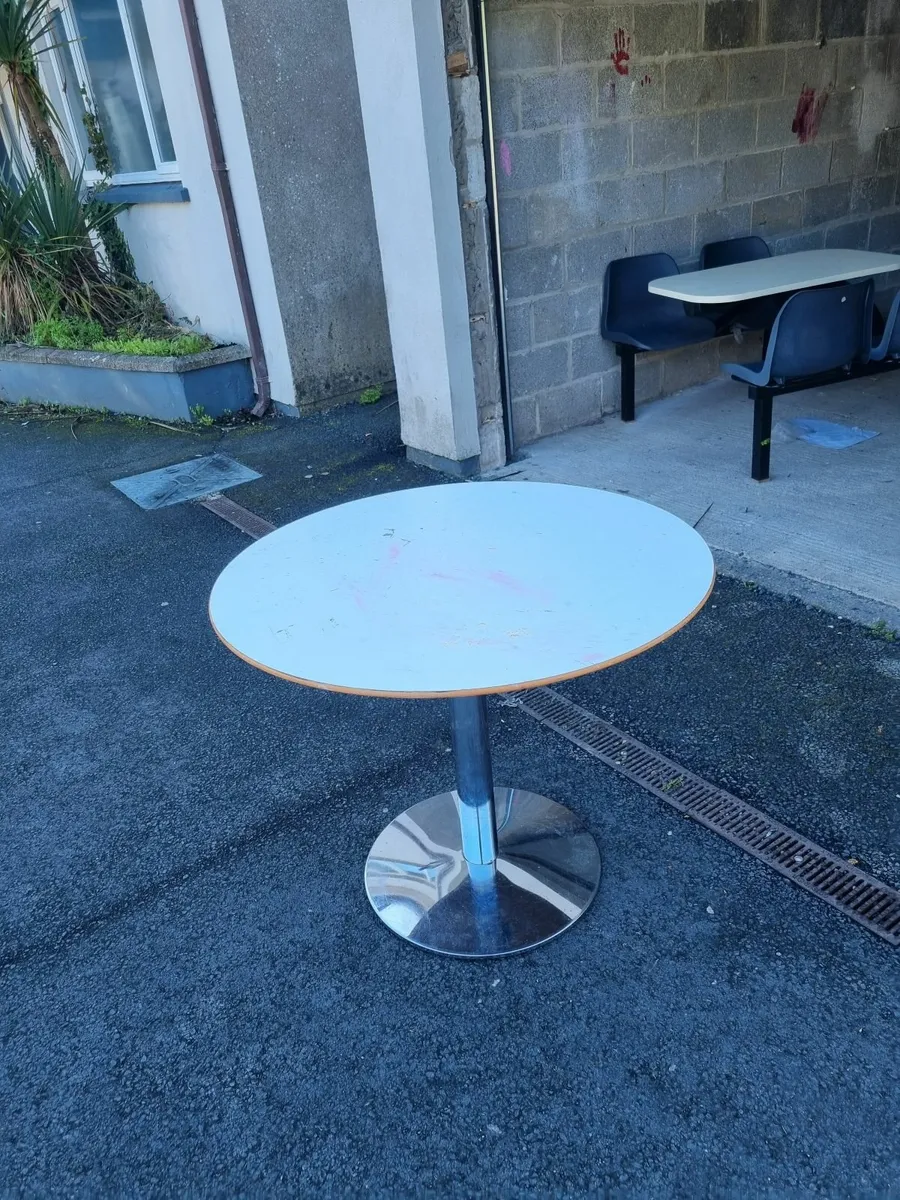 Round Table for 4 people
