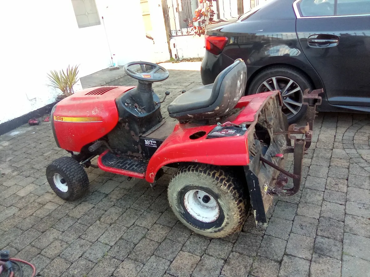 Rally ride on lawnmower - Image 1