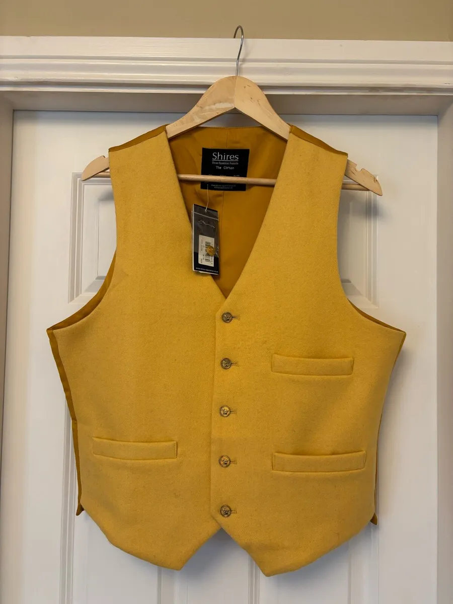 Men’s New Shires Hunting Waistcoat - Image 1