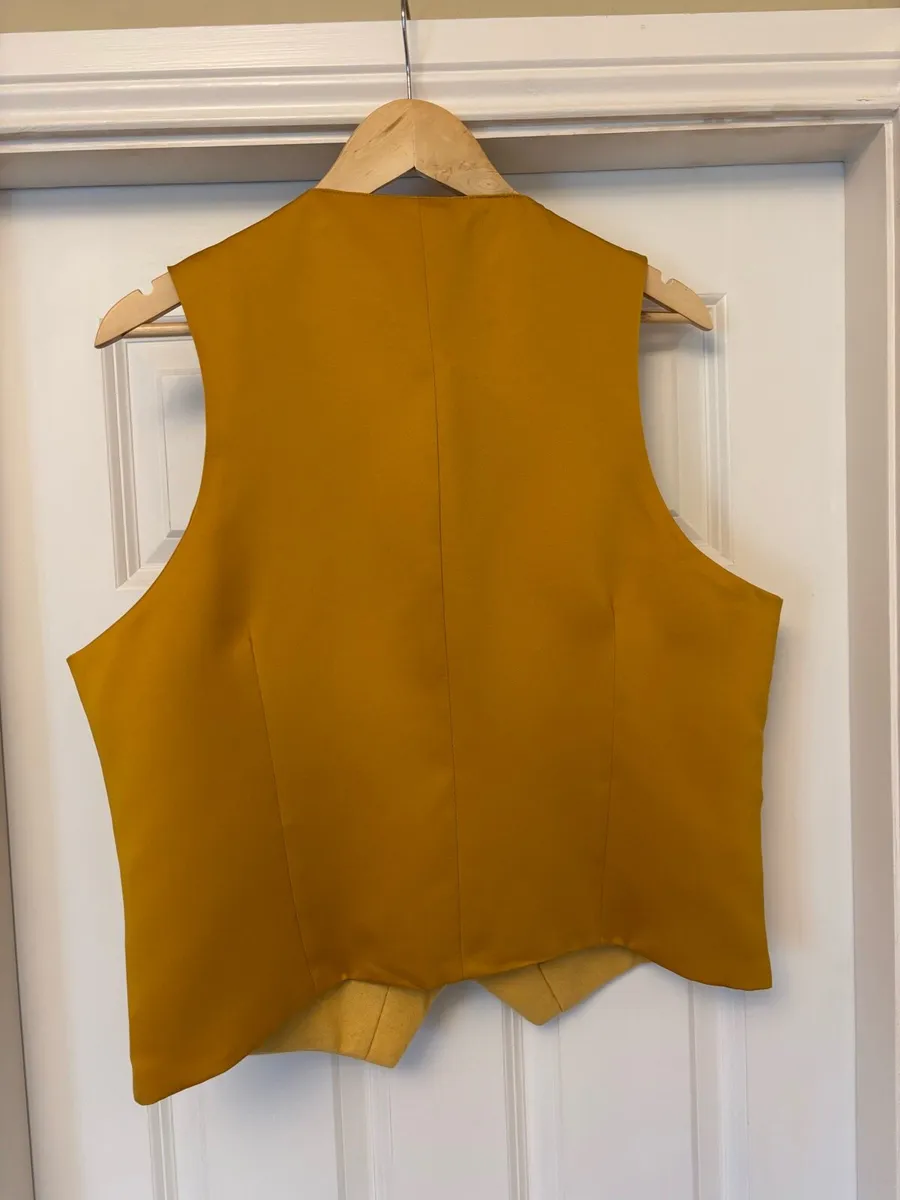 Men’s New Shires Hunting Waistcoat - Image 2