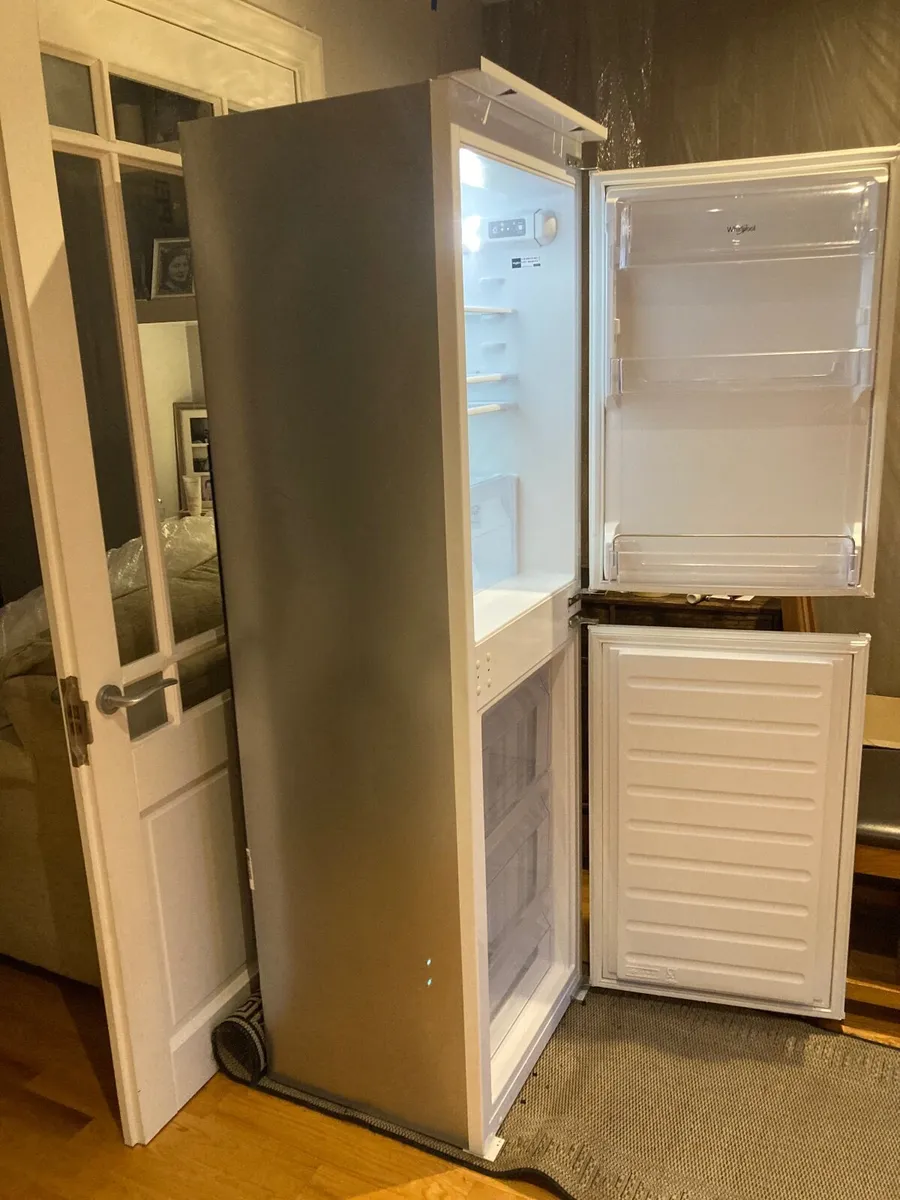 Built in Fridge Freezer - Image 4
