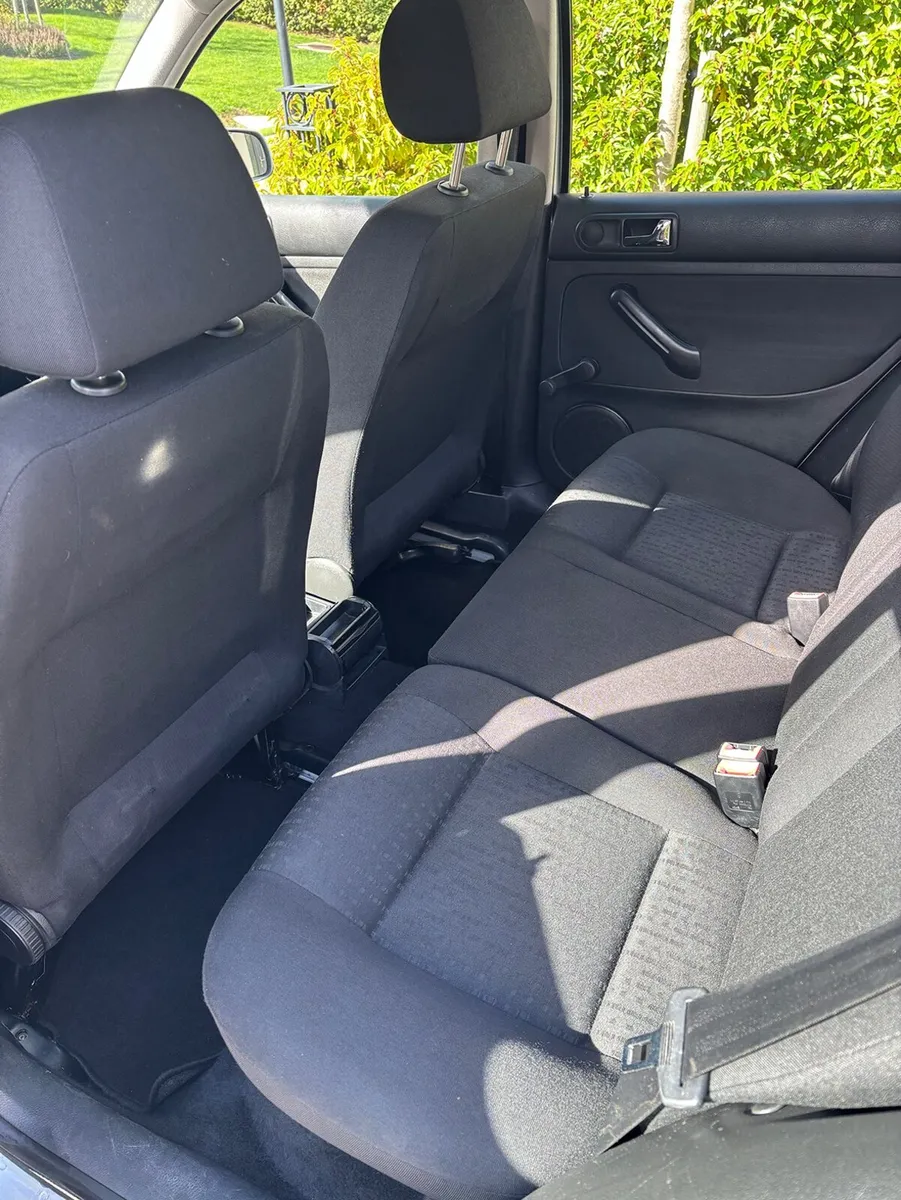 Volkswagen Golf 2004 - Image 2