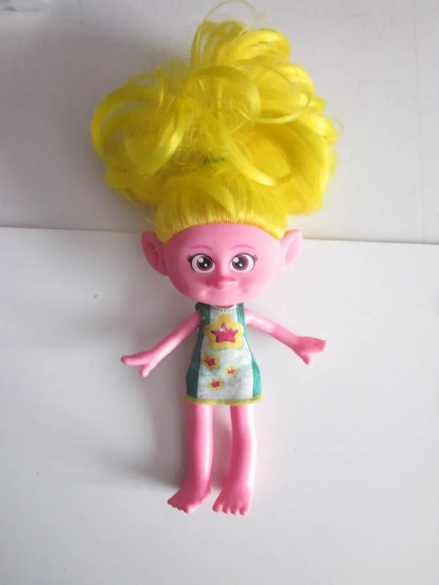 Dreamworks Trolls BandTogether Trendsettin Doll - Image 1