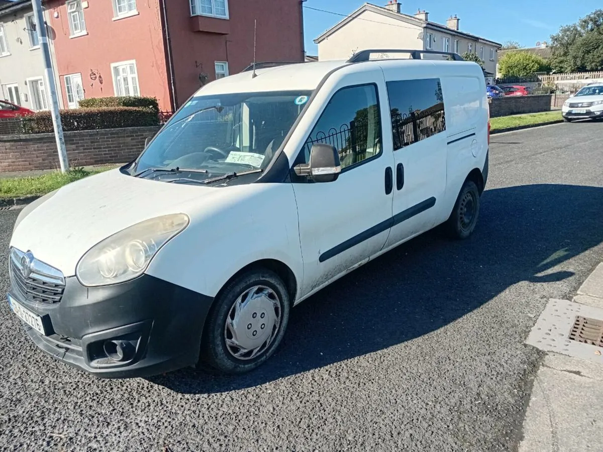 2013 combo 5 seat crewcab driving perfect - Image 2