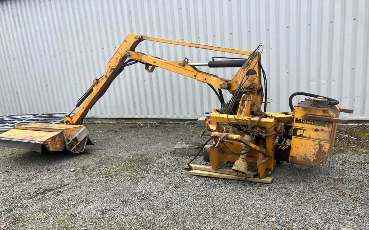 McConnell PA 93 Hedgecutter **Online Auction** - Image 1