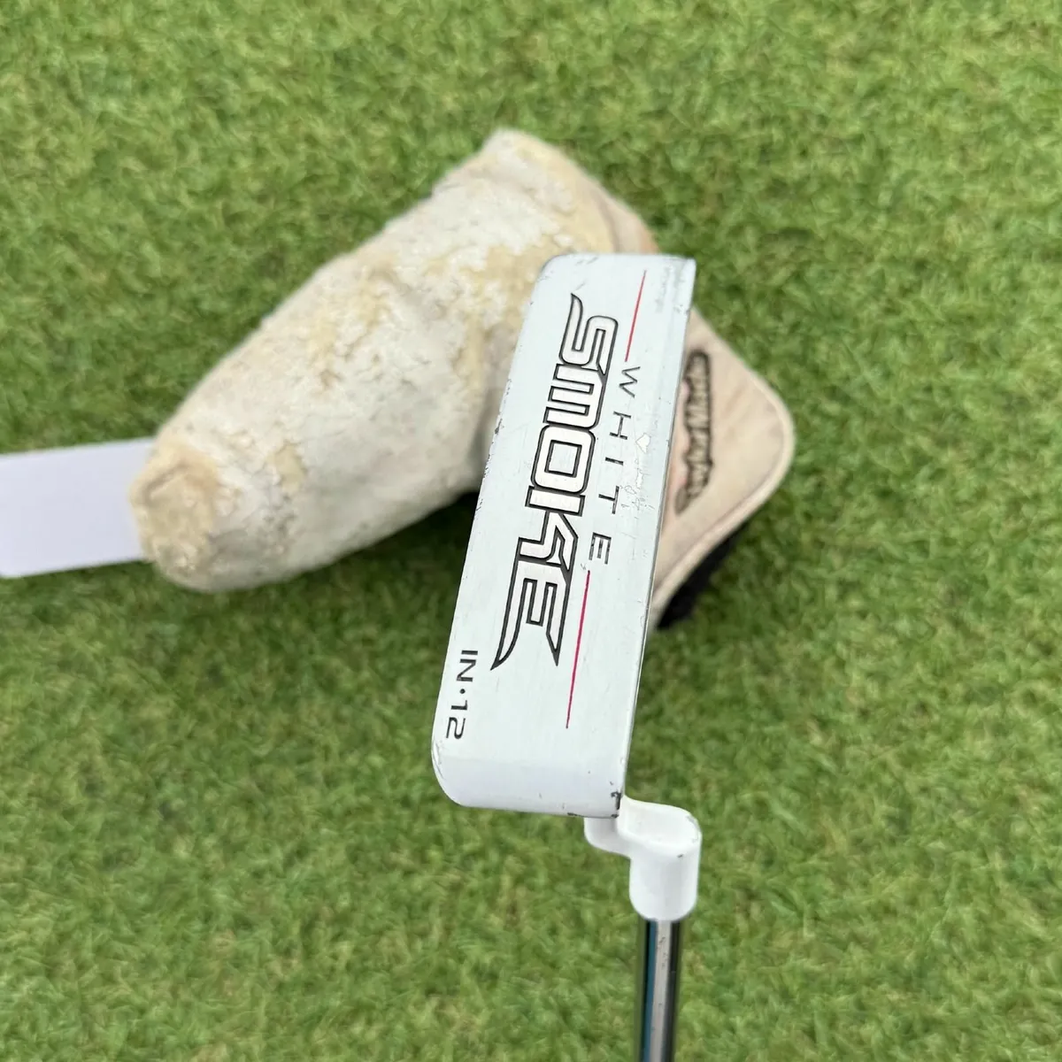 Taylormade White Smoke In.12 Putter / 33″ - Image 2