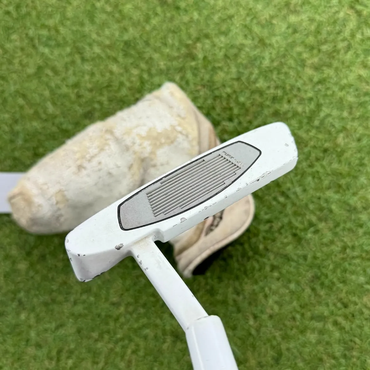 Taylormade White Smoke In.12 Putter / 33″ - Image 3