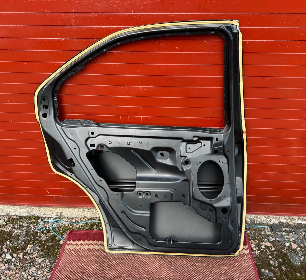 Ford Mondeo MK3 00-07 New Rear Left Door - Image 2