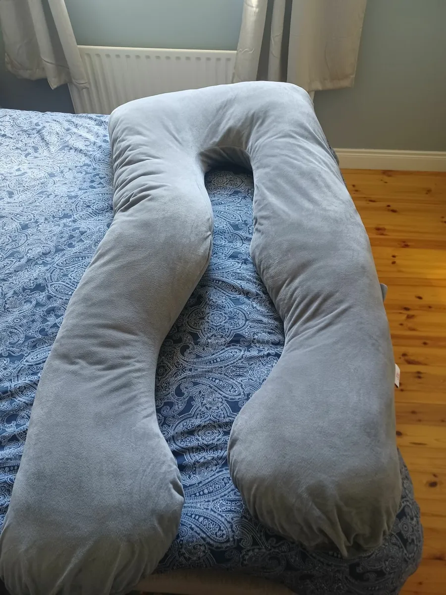 Free pregnancy pillow - Image 1