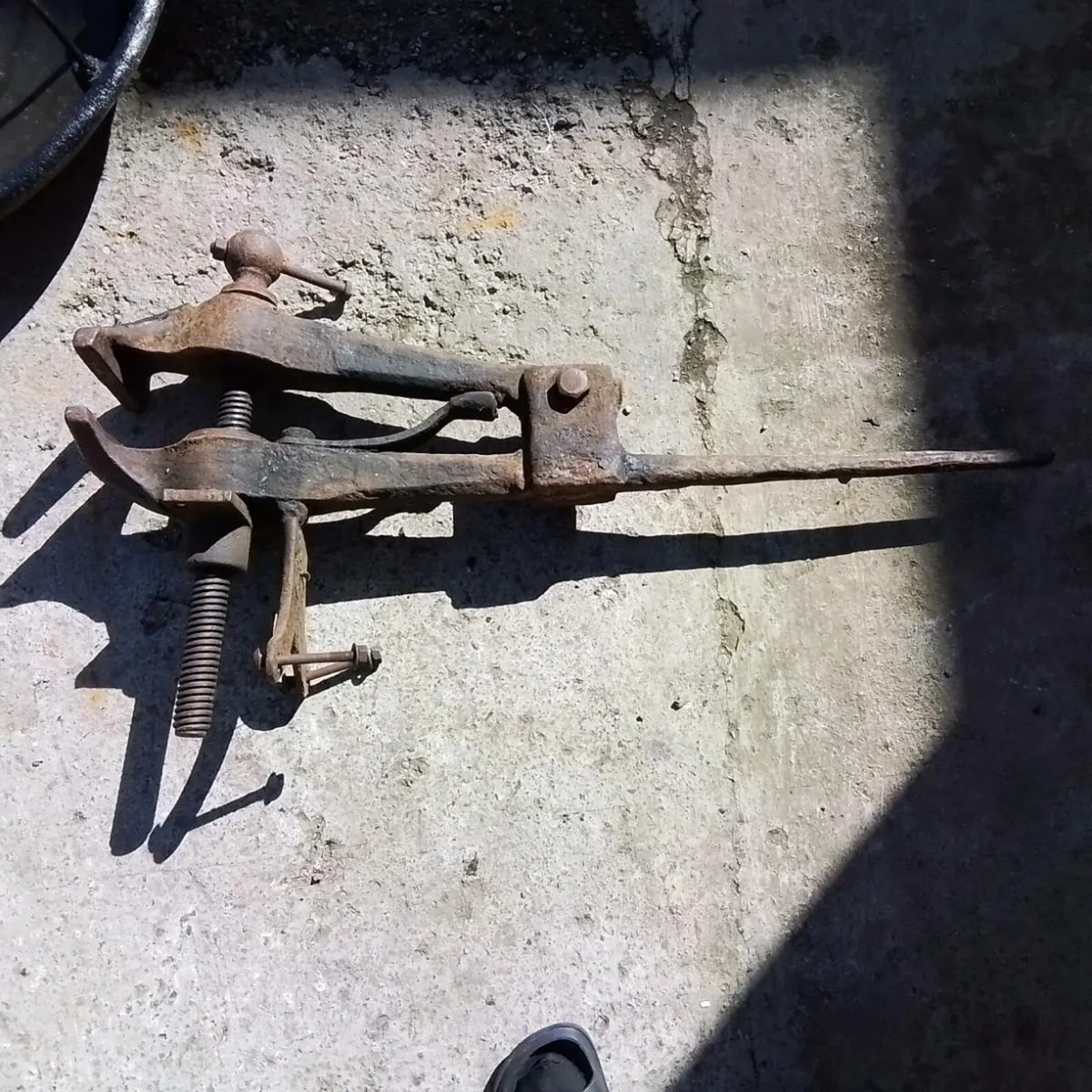 ANTIQUE AND COLLECTABLES - Image 2