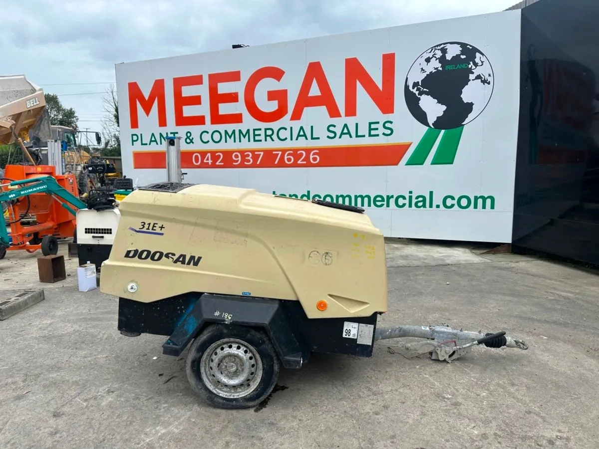 2018 DOOSAN 105 CFM ROAD AIR COMPRESSOR - Image 1