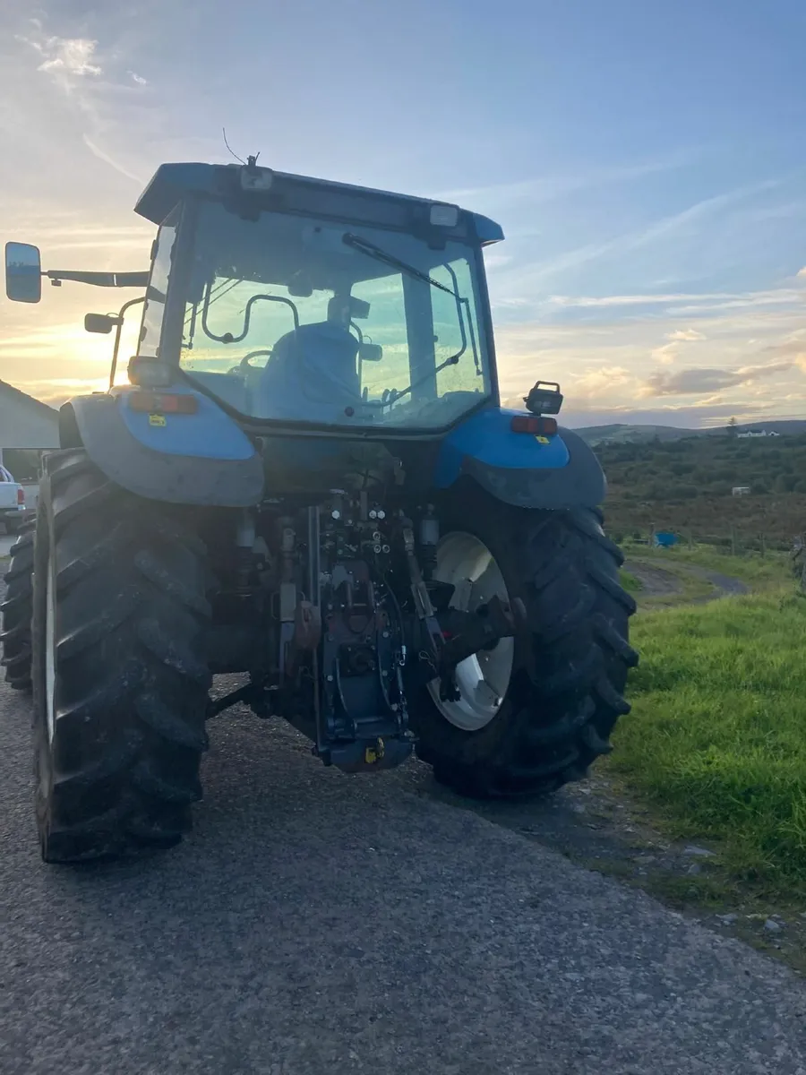 TM 125 NewHolland - Image 2