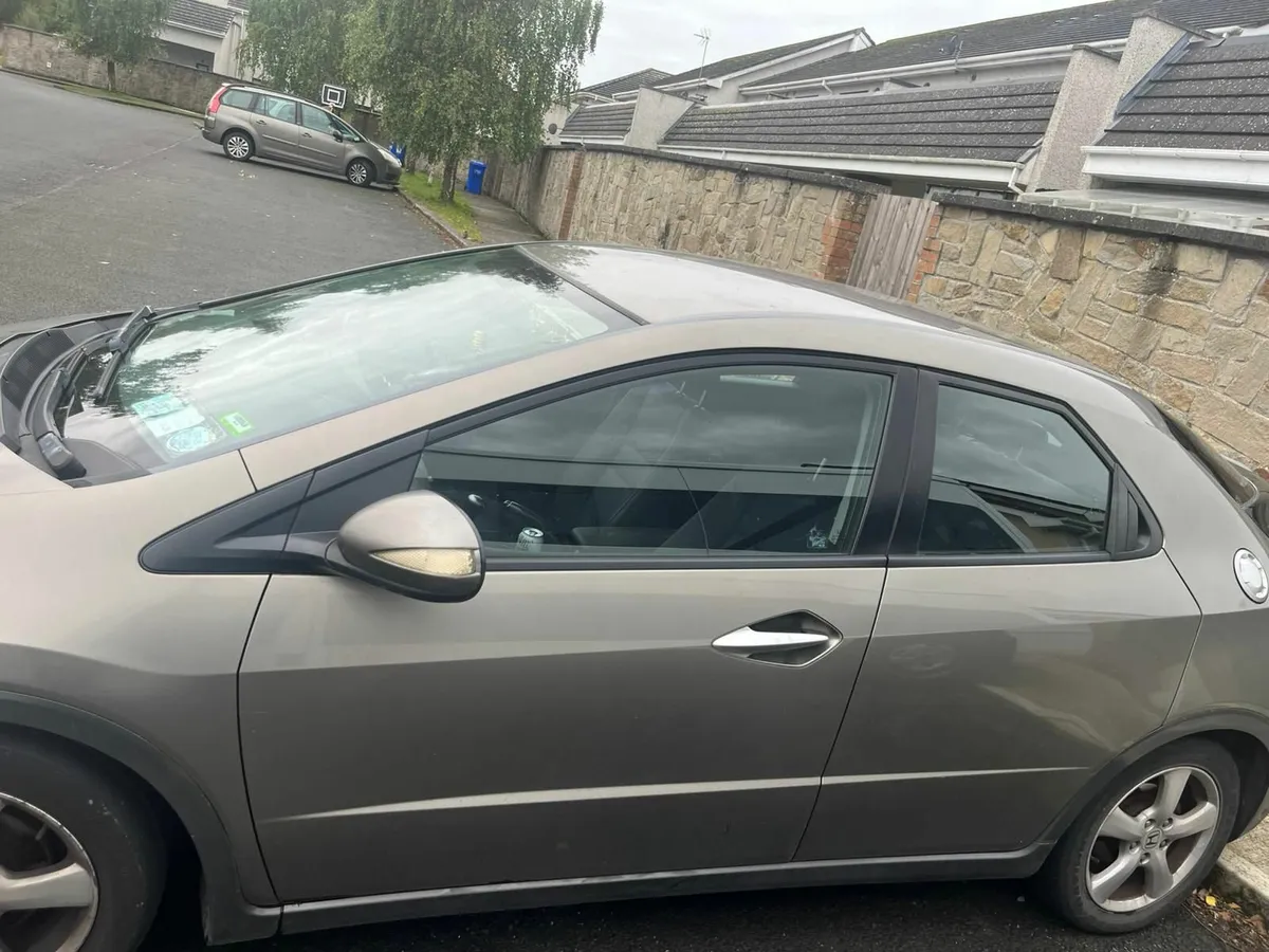 Honda Civic 2009 - Image 2