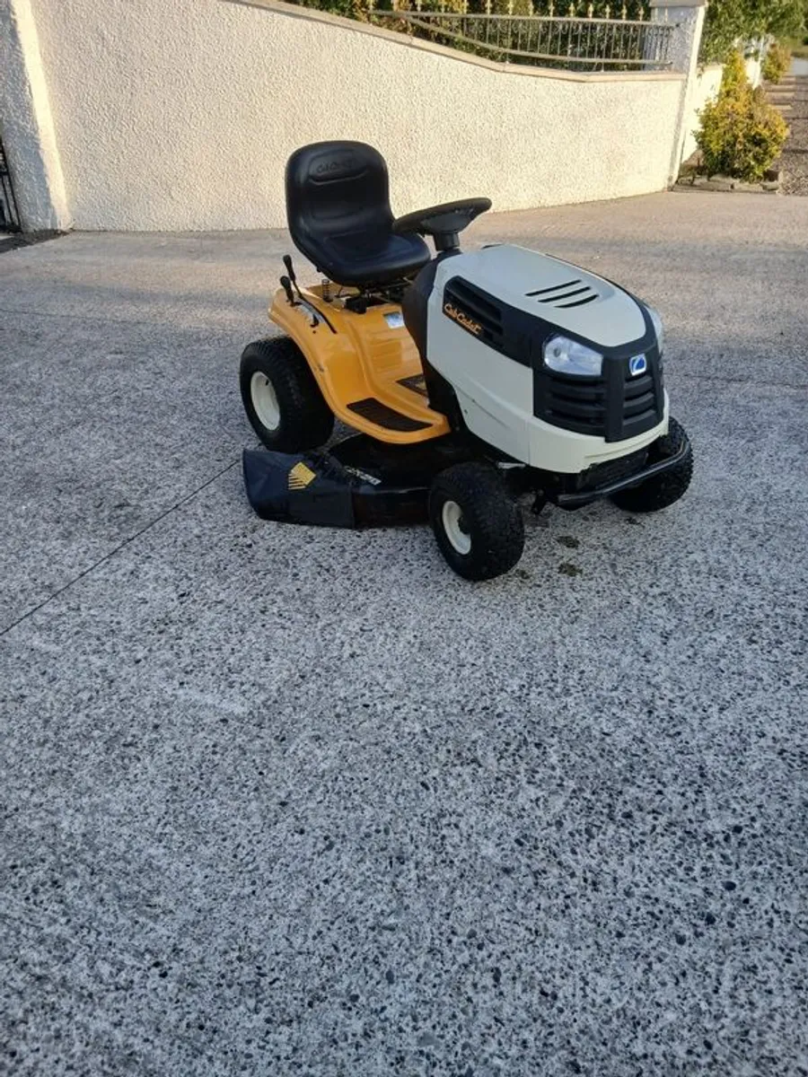 Cub Cadet Ride On Lawn Mower/ Mulcher - Image 1