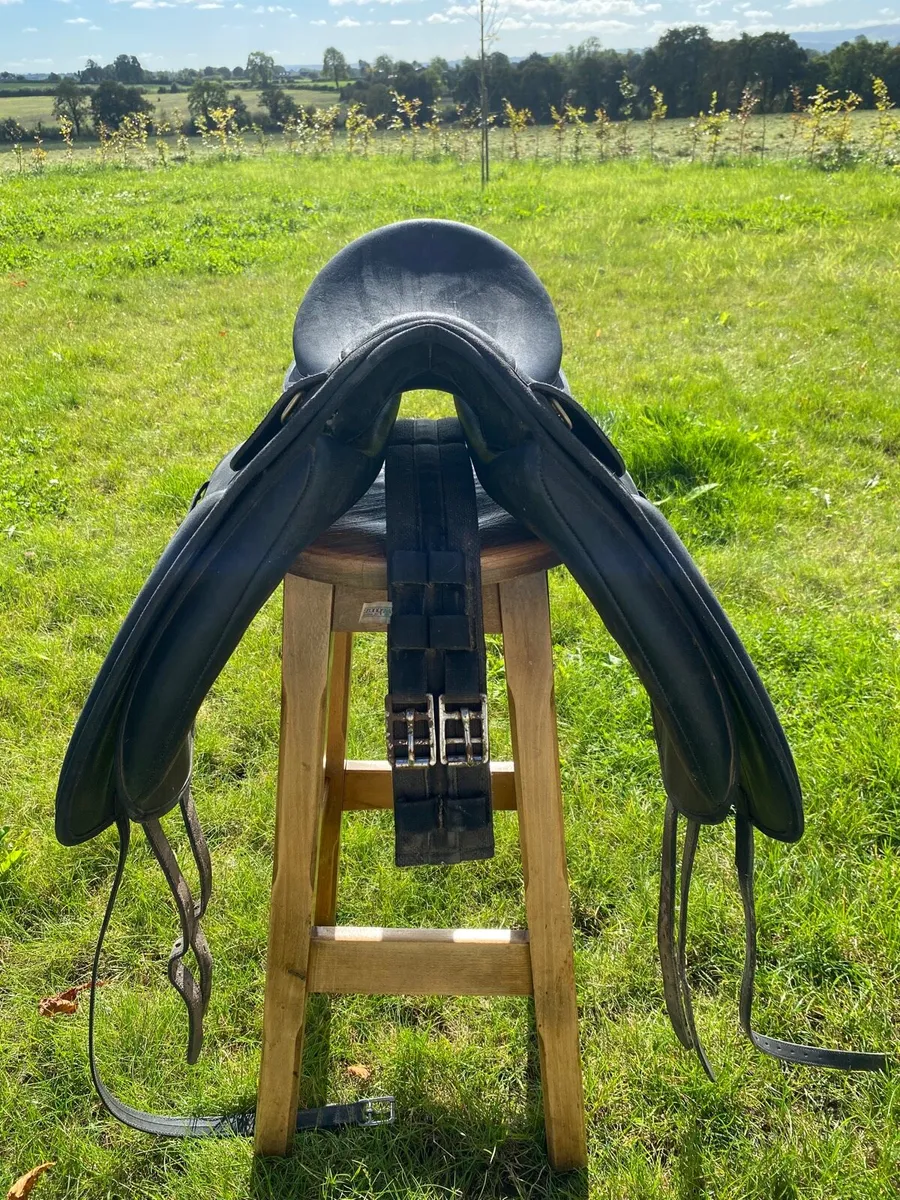 Wintec pro dressage saddle - Image 4