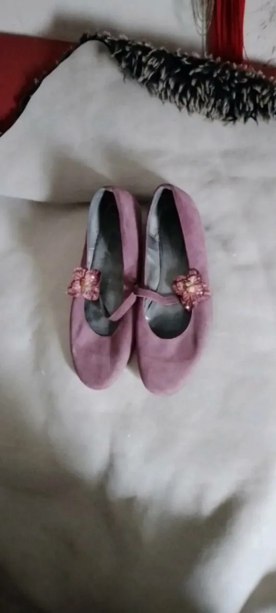 Crissdresser? Large ladies footwear. 8 to 10. - Image 3