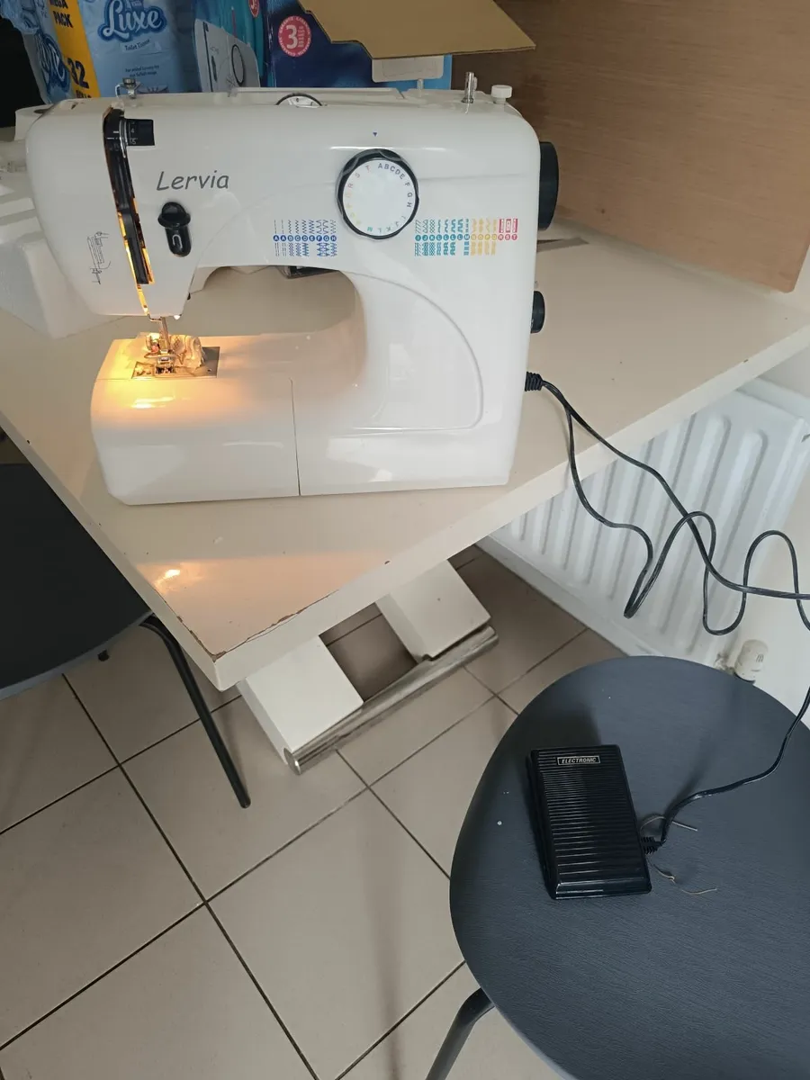 sewing machine - Image 1