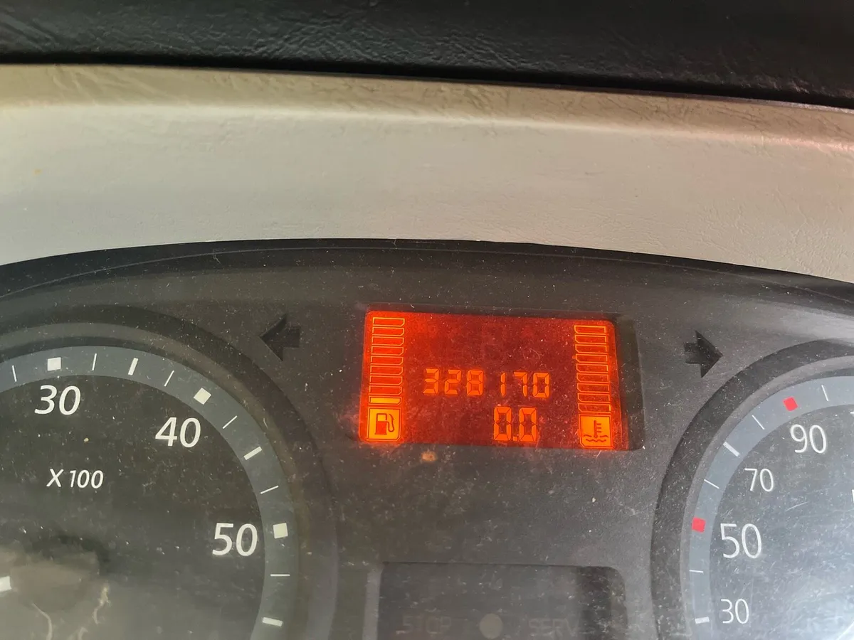 Nissan Van - Image 3