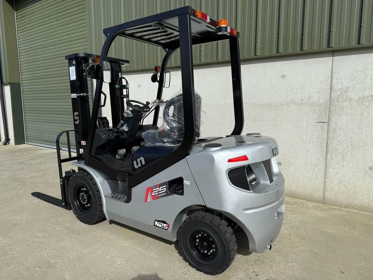New unused UN 2.5 ton forklift - Image 4