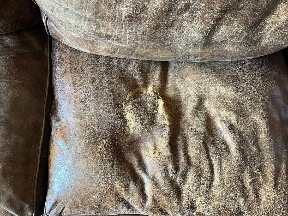 Leather couch - Image 4