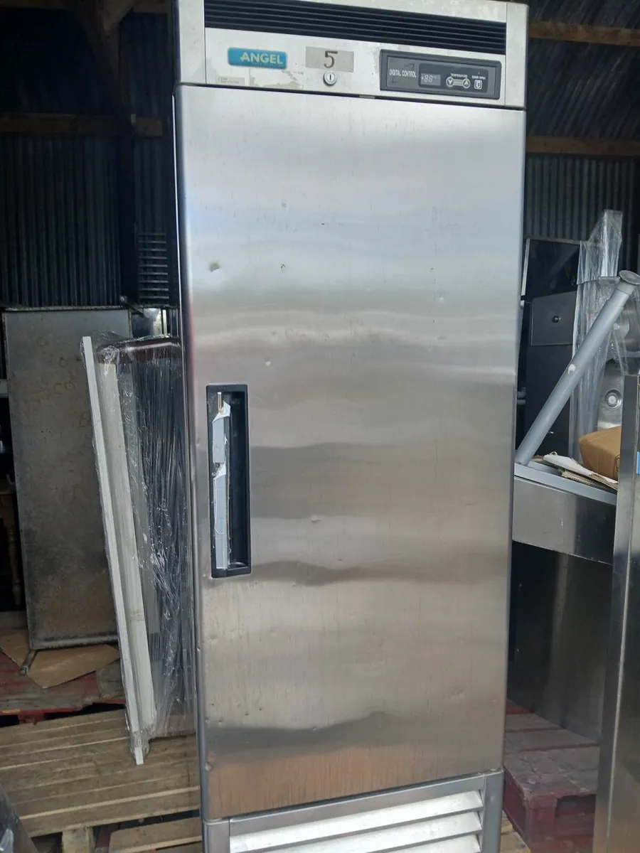 Staneless steel  fridge  freezer om wheels - Image 1
