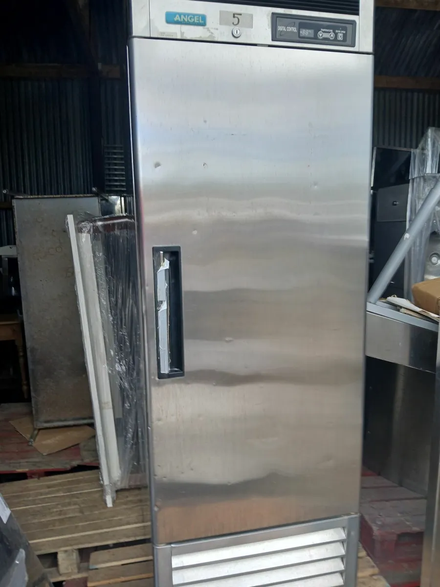 Staneless steel  fridge  freezer om wheels - Image 2