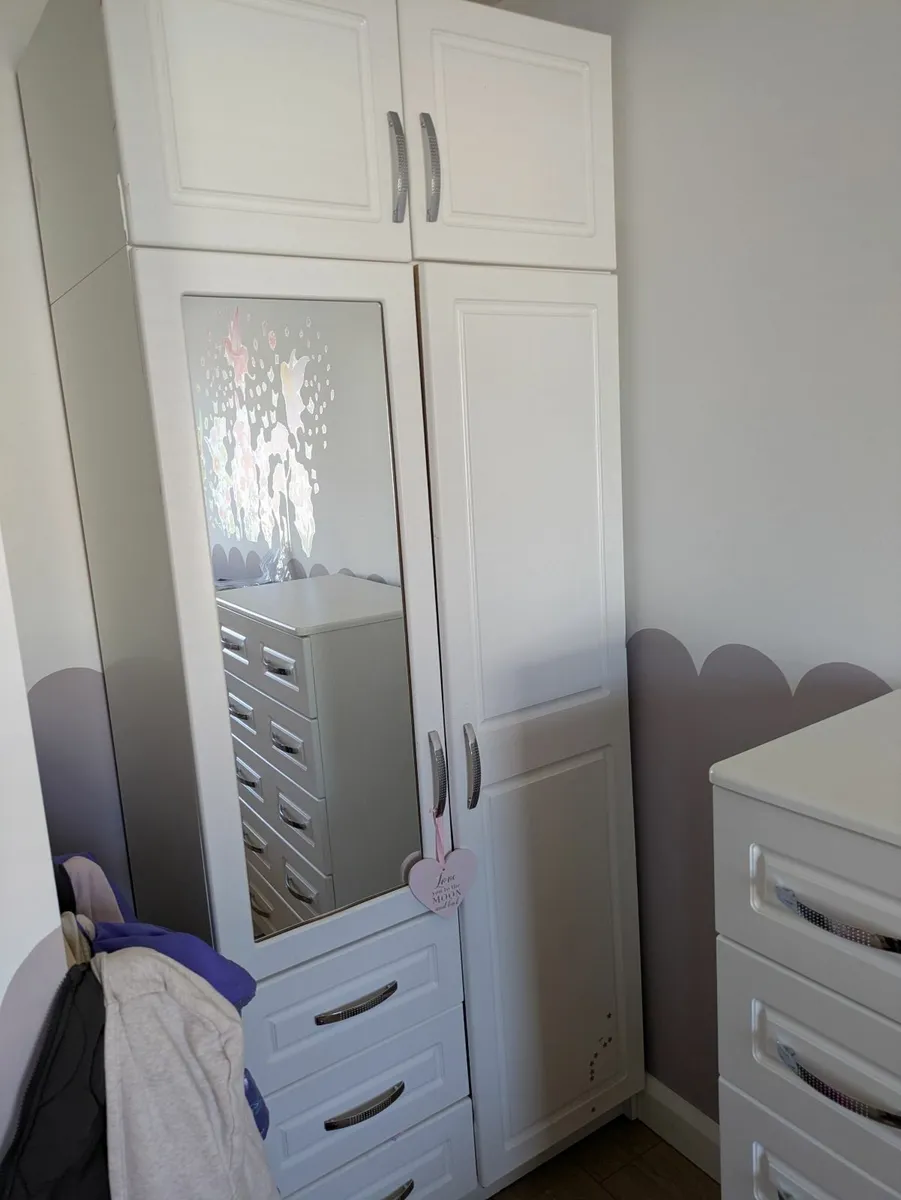 Wardrobe and chest of drawers - Image 2
