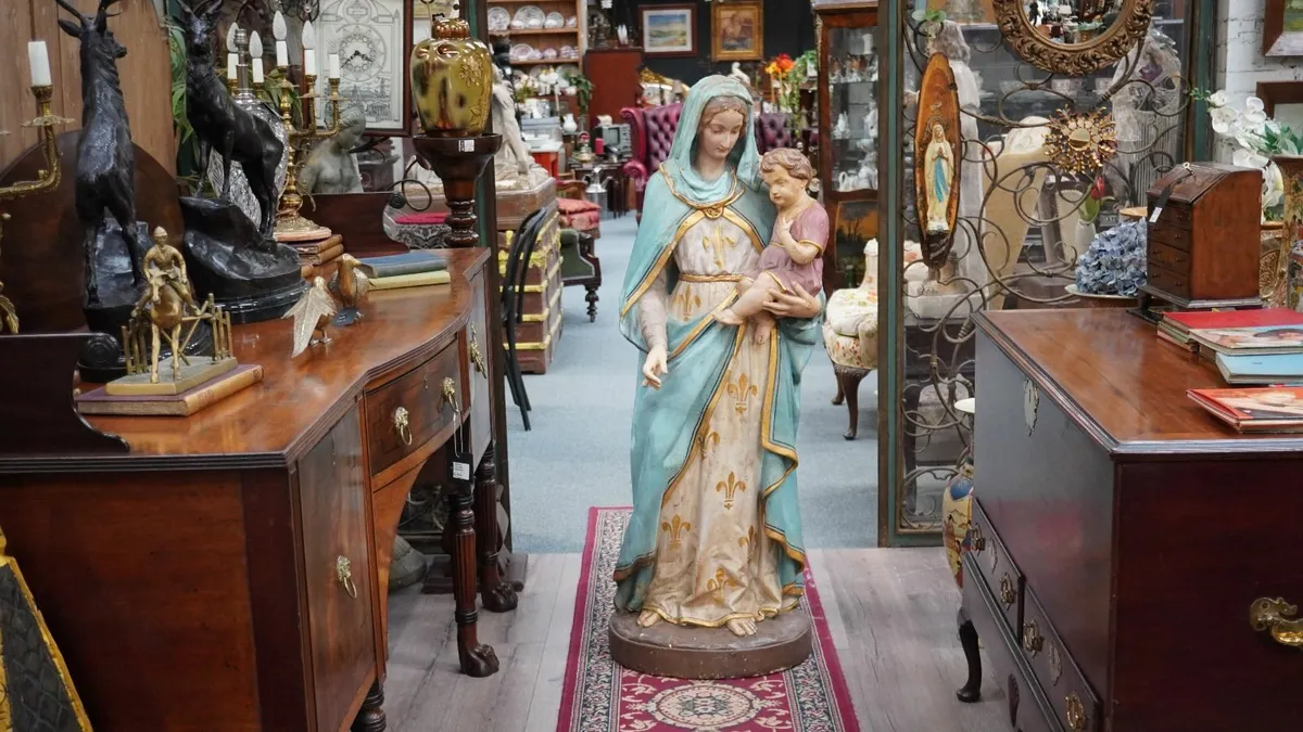 French Neo-Gothic Madonna and Child Statue – 19th - Image 1
