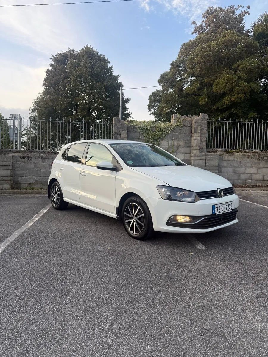 2017 Volkswagen polo - Image 2