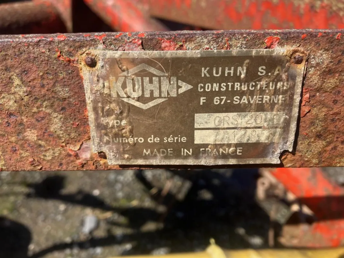 Kuhn 2 Head Hay Tedder **Online Auction** - Image 3