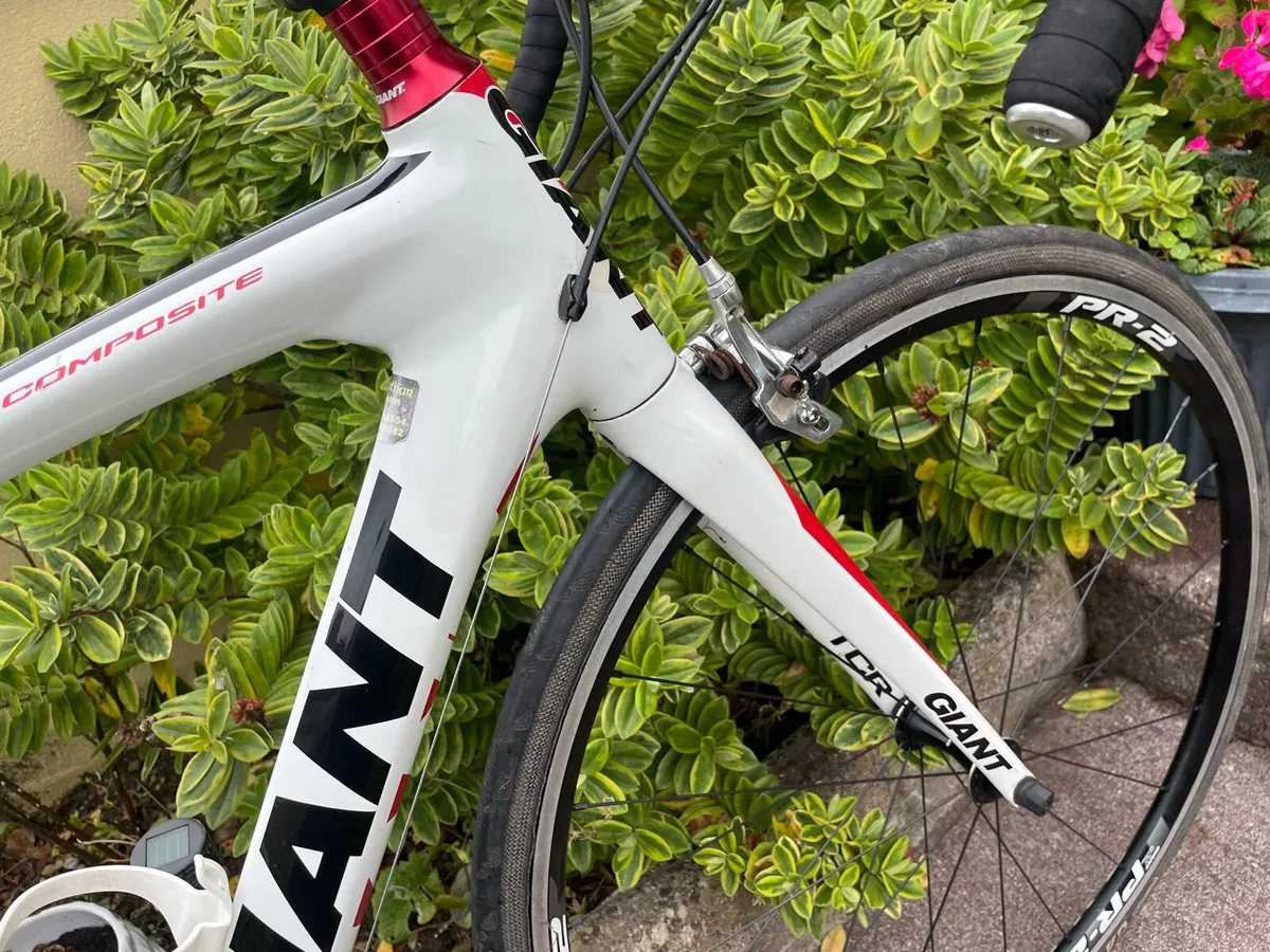 GIANT TCR FULL CARBON ROAD BIKE - Image 4