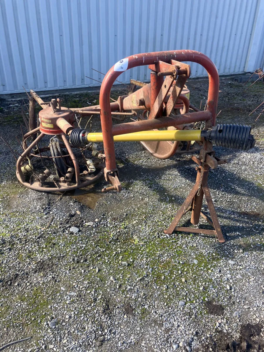 Zweegers 2 Head Haybob **Online Auction** - Image 1
