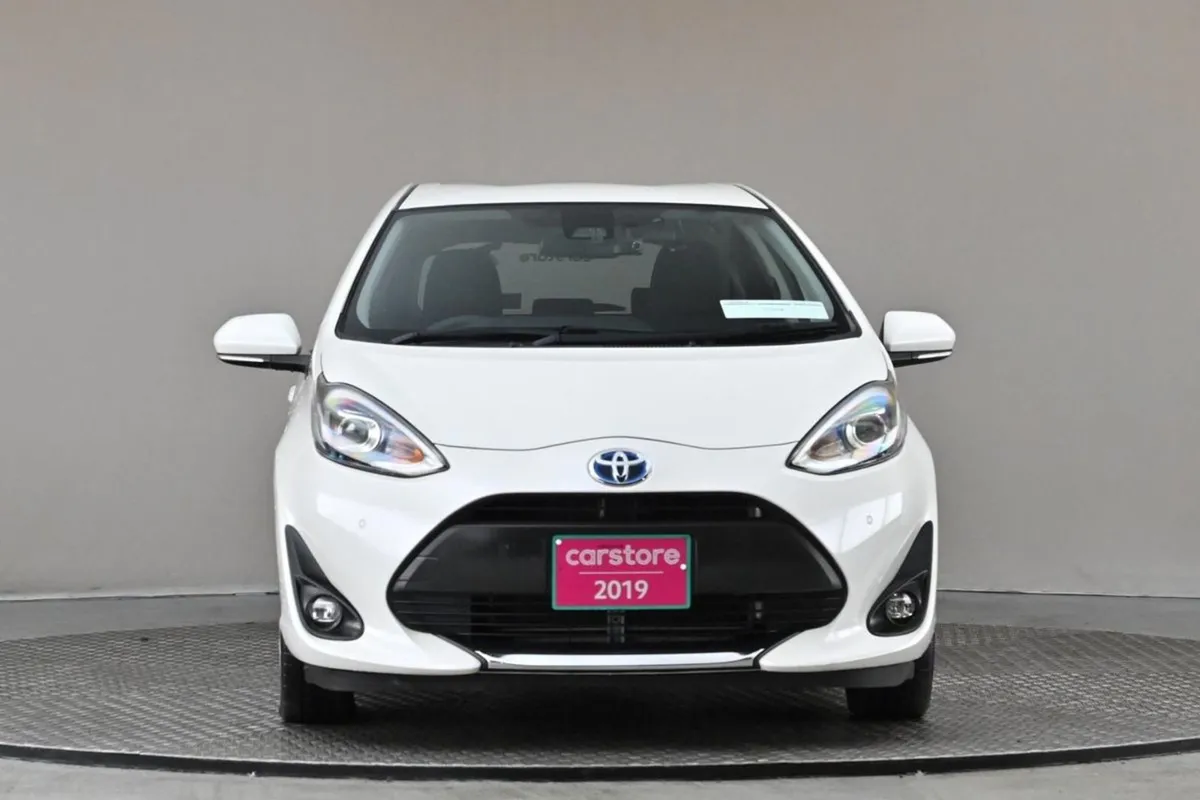 Toyota Aqua 1.5 Vvt-i Hybrid  park Sensors revers - Image 2