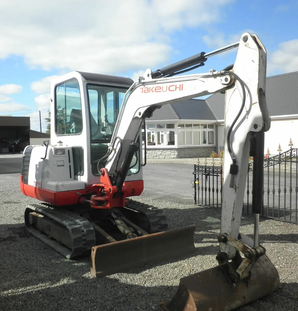 2005 Takeuchi 2.8 ton, model TB 125 - Image 3