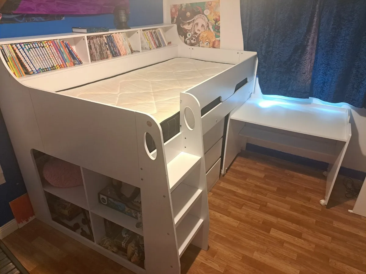 Bed - Image 4